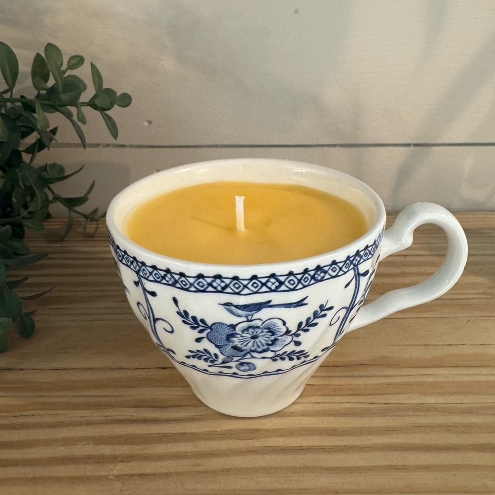 Hand-poured beeswax &coconut oil candle England blue white teacup beeswax candle